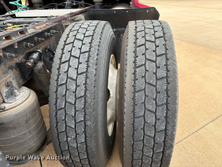 image for item FB7457 2019 International LT625 semi truck
