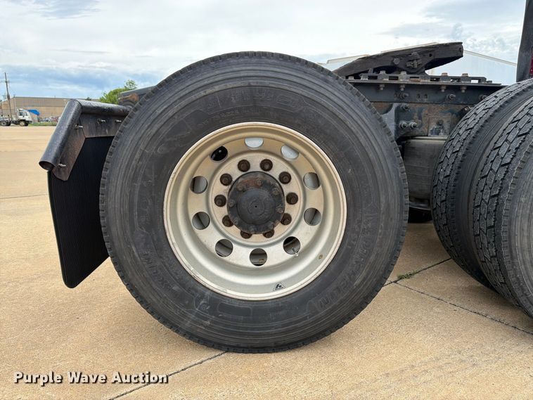 image for item FB7457 2019 International LT625 semi truck