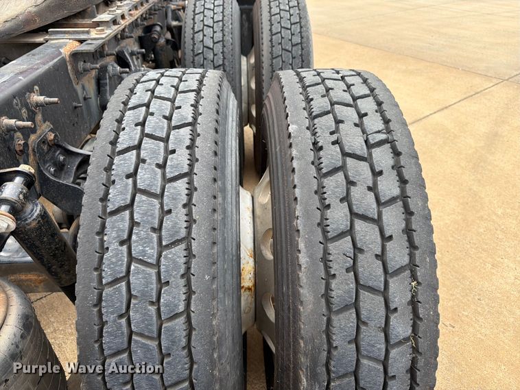 image for item FB7457 2019 International LT625 semi truck