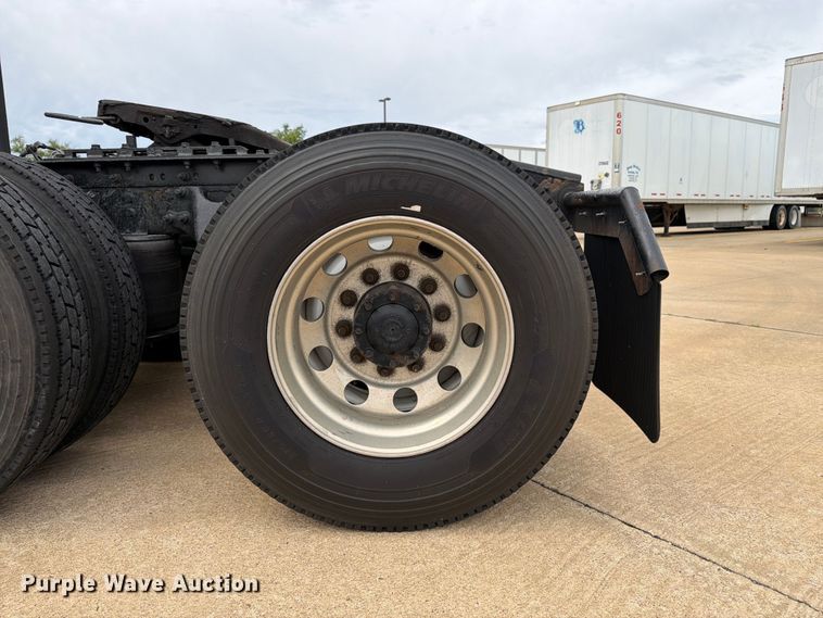 image for item FB7457 2019 International LT625 semi truck