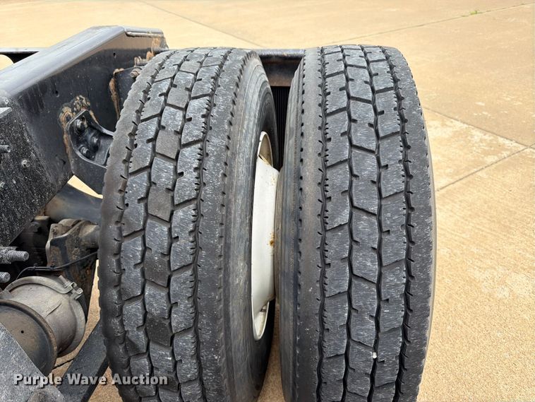 image for item FB7457 2019 International LT625 semi truck