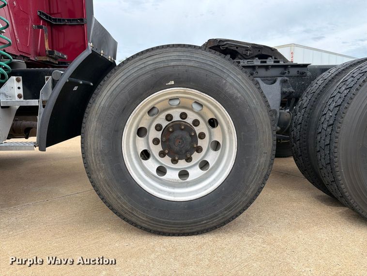image for item FB7457 2019 International LT625 semi truck