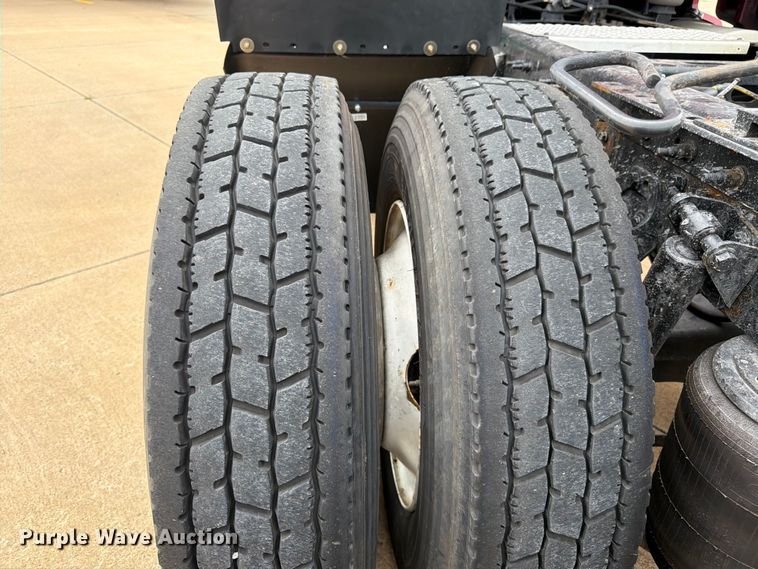 image for item FB7457 2019 International LT625 semi truck