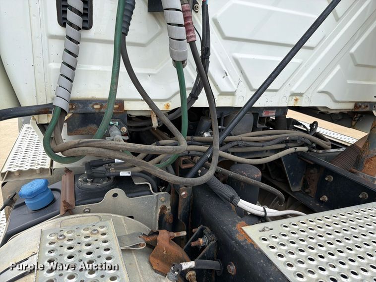 image for item FB7459 2013 International LF687 semi truck