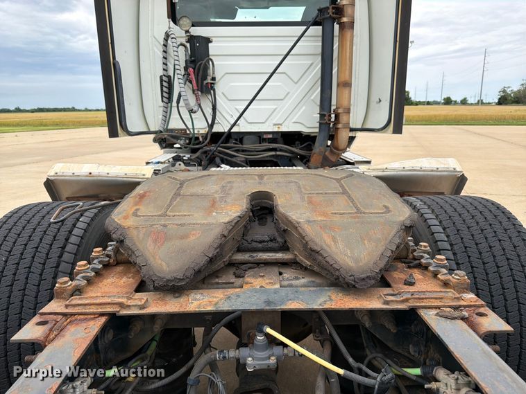 image for item FB7459 2013 International LF687 semi truck