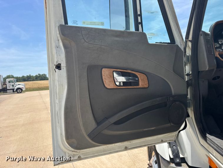 image for item FB7459 2013 International LF687 semi truck