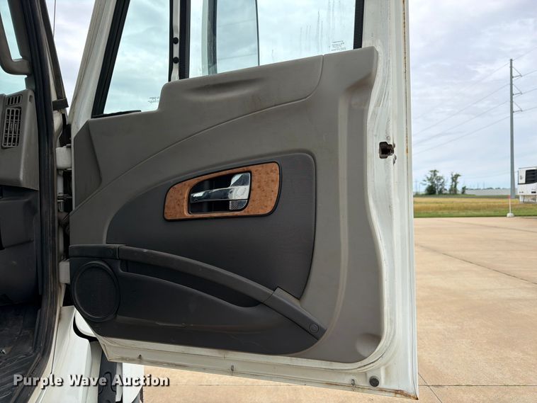 image for item FB7459 2013 International LF687 semi truck