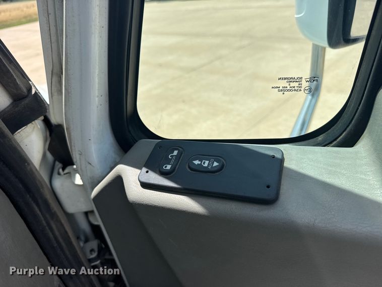 image for item FB7459 2013 International LF687 semi truck