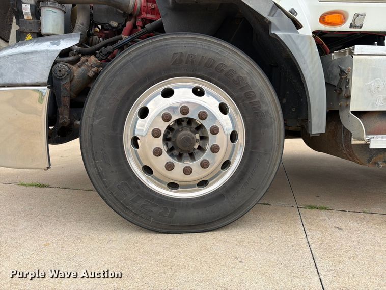 image for item FB7459 2013 International LF687 semi truck
