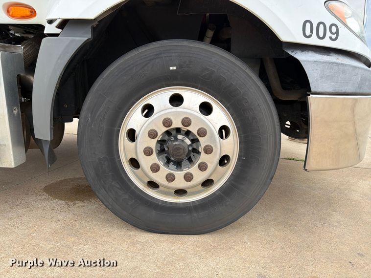 image for item FB7459 2013 International LF687 semi truck