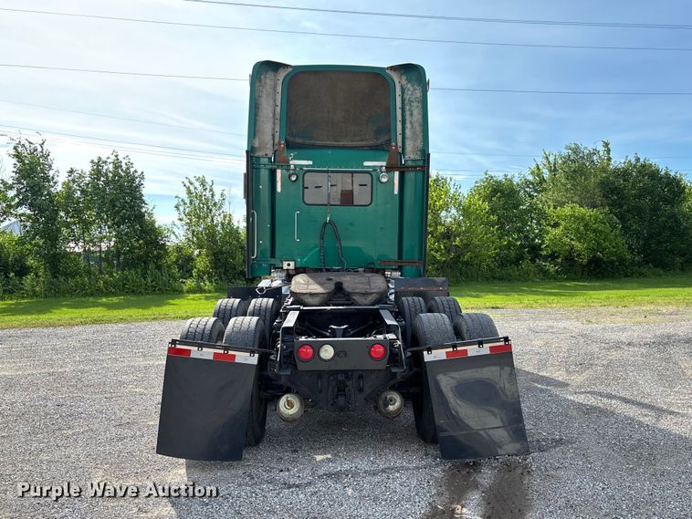image for item FC1632 2003 Kenworth T800 semi truck
