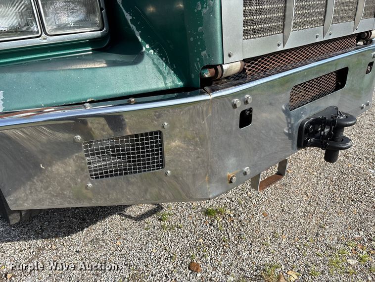 image for item FC1632 2003 Kenworth T800 semi truck