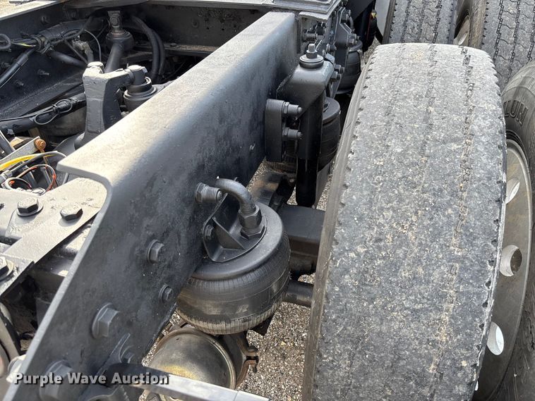 image for item FC1632 2003 Kenworth T800 semi truck