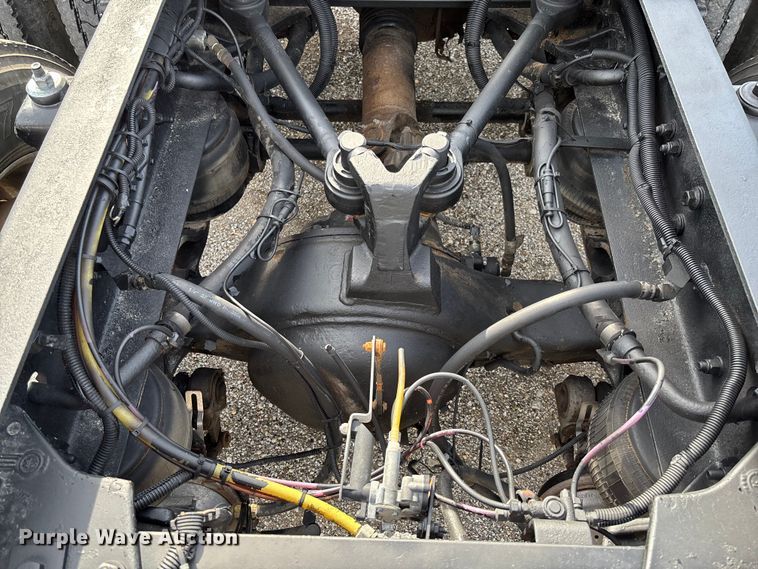 image for item FC1632 2003 Kenworth T800 semi truck