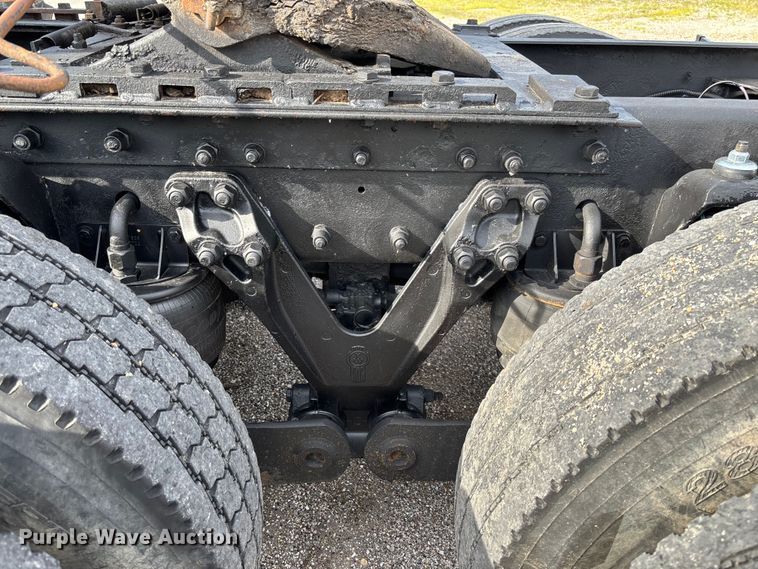 image for item FC1632 2003 Kenworth T800 semi truck