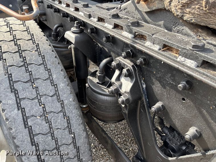 image for item FC1632 2003 Kenworth T800 semi truck