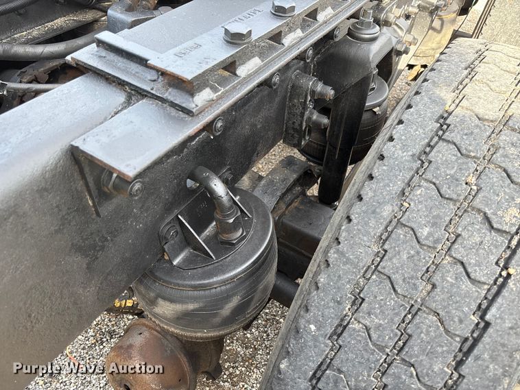 image for item FC1632 2003 Kenworth T800 semi truck