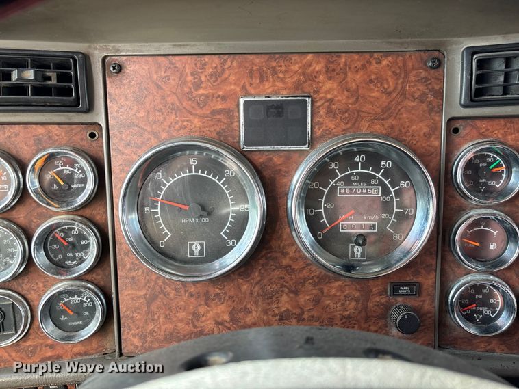 image for item FC1632 2003 Kenworth T800 semi truck