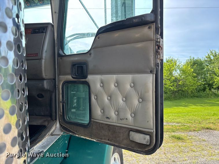 image for item FC1632 2003 Kenworth T800 semi truck