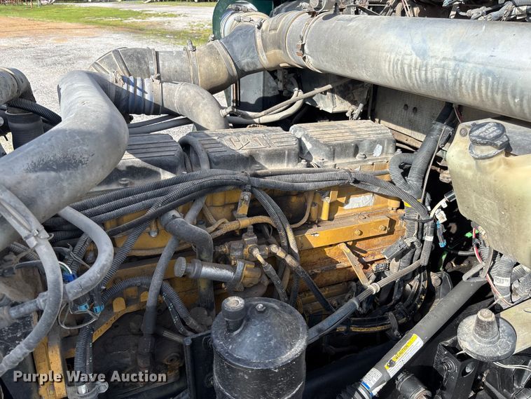 image for item FC1632 2003 Kenworth T800 semi truck