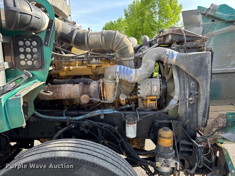 image for item FC1632 2003 Kenworth T800 semi truck