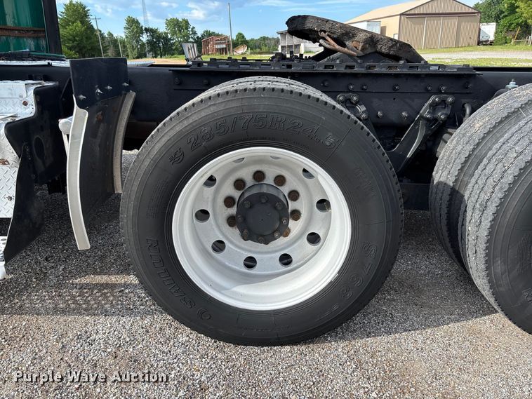 image for item FC1632 2003 Kenworth T800 semi truck