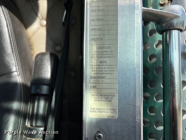 image for item FC1632 2003 Kenworth T800 semi truck