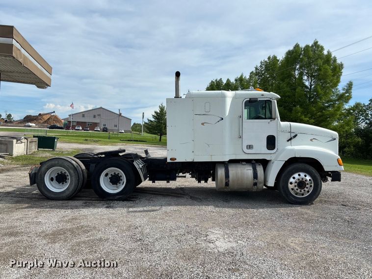 image for item FC1633 2001 Freightliner FLD112 semi truck