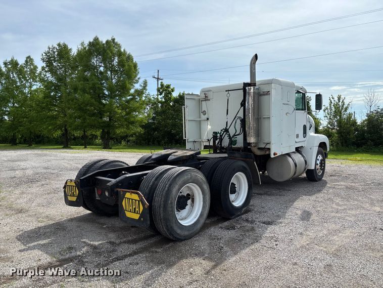 image for item FC1633 2001 Freightliner FLD112 semi truck