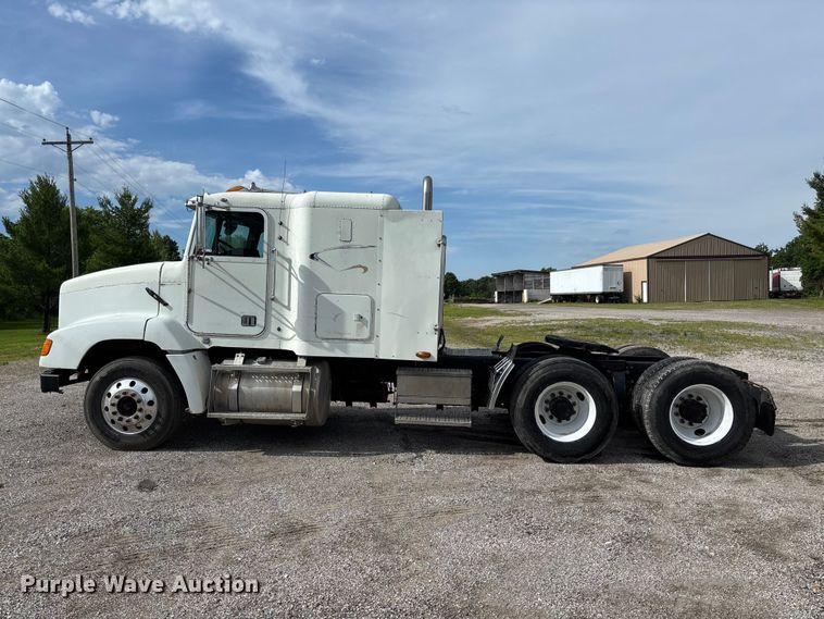 image for item FC1633 2001 Freightliner FLD112 semi truck