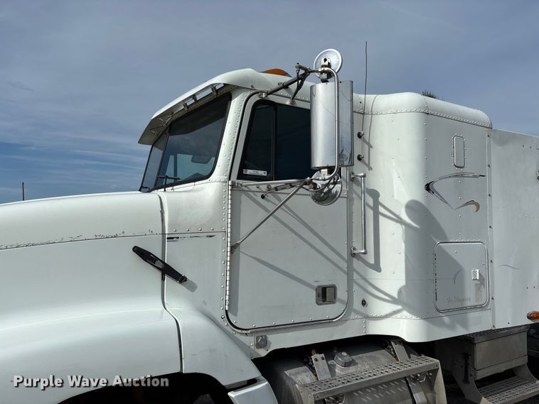 image for item FC1633 2001 Freightliner FLD112 semi truck