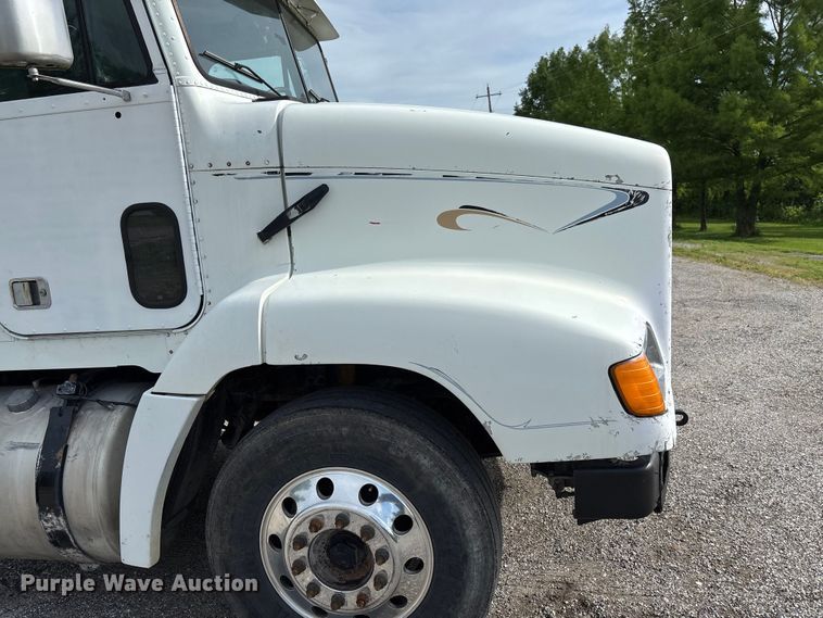 image for item FC1633 2001 Freightliner FLD112 semi truck