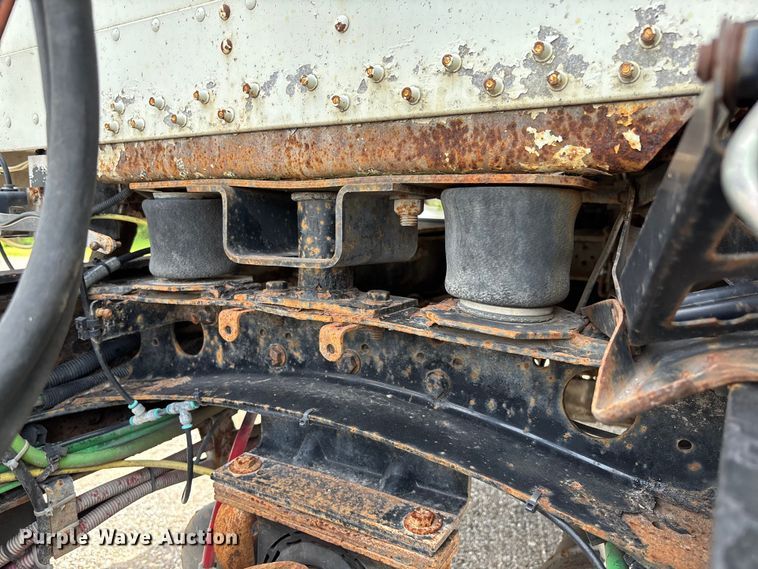 image for item FC1633 2001 Freightliner FLD112 semi truck