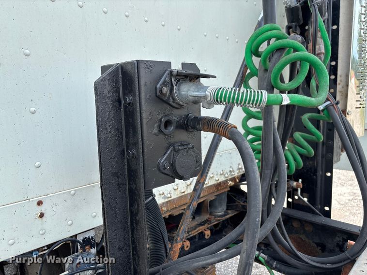 image for item FC1633 2001 Freightliner FLD112 semi truck
