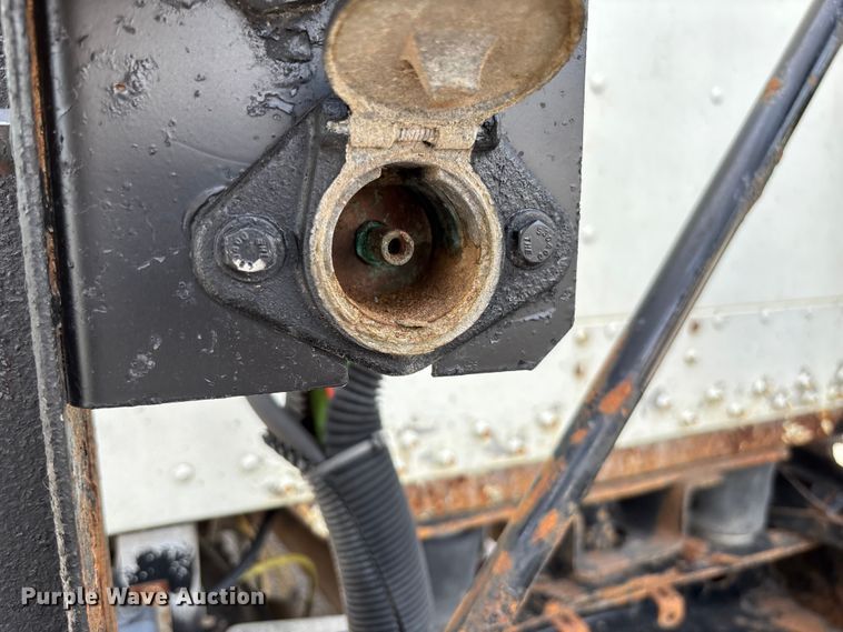 image for item FC1633 2001 Freightliner FLD112 semi truck