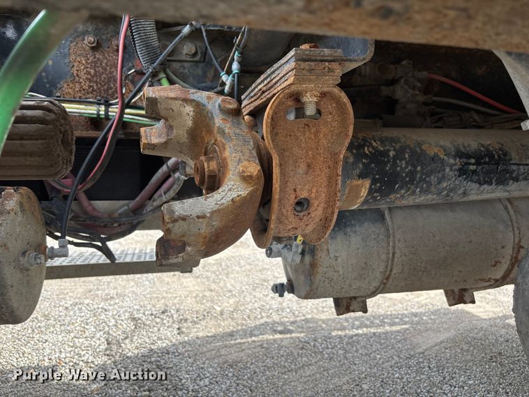 image for item FC1633 2001 Freightliner FLD112 semi truck