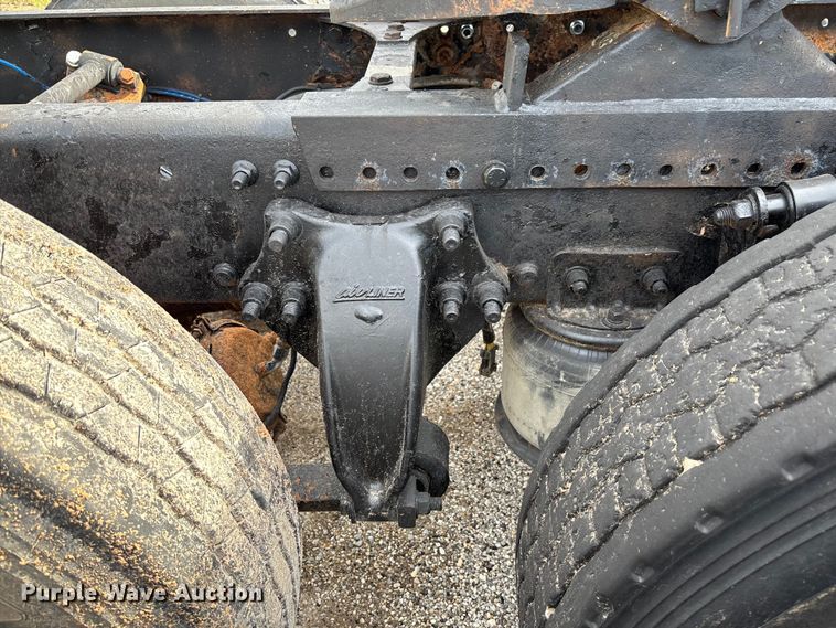 image for item FC1633 2001 Freightliner FLD112 semi truck