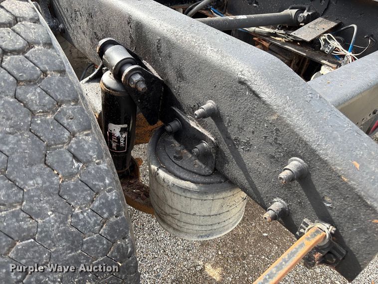 image for item FC1633 2001 Freightliner FLD112 semi truck