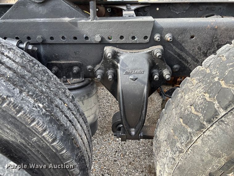 image for item FC1633 2001 Freightliner FLD112 semi truck