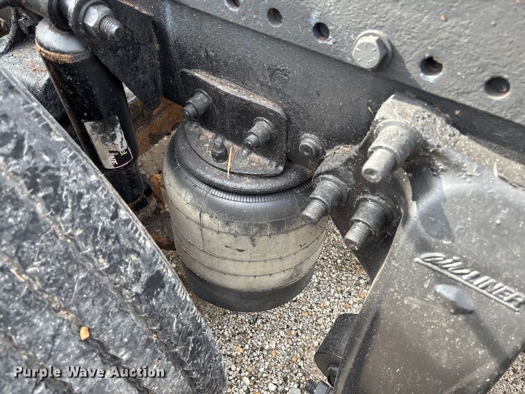image for item FC1633 2001 Freightliner FLD112 semi truck