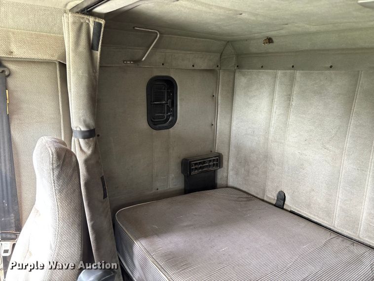 image for item FC1633 2001 Freightliner FLD112 semi truck