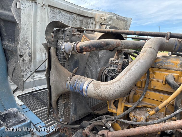 image for item FC1633 2001 Freightliner FLD112 semi truck