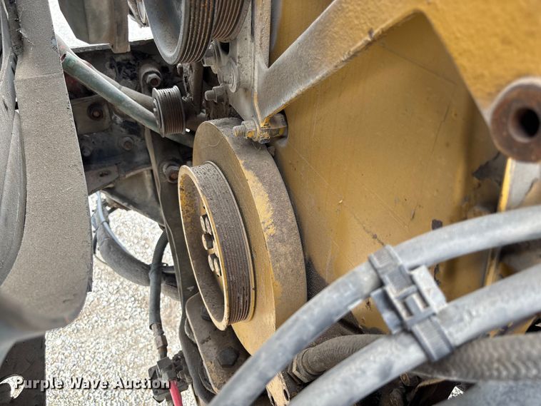 image for item FC1633 2001 Freightliner FLD112 semi truck