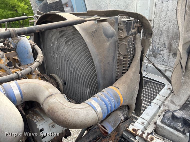 image for item FC1633 2001 Freightliner FLD112 semi truck