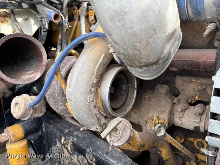 image for item FC1633 2001 Freightliner FLD112 semi truck