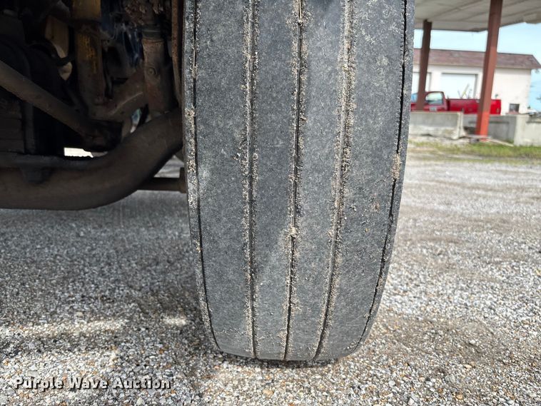 image for item FC1633 2001 Freightliner FLD112 semi truck