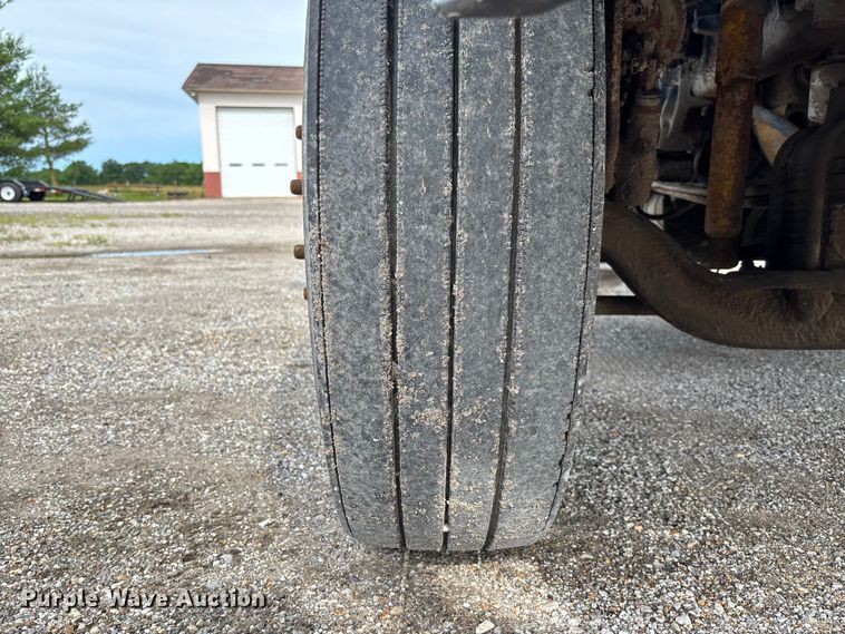 image for item FC1633 2001 Freightliner FLD112 semi truck