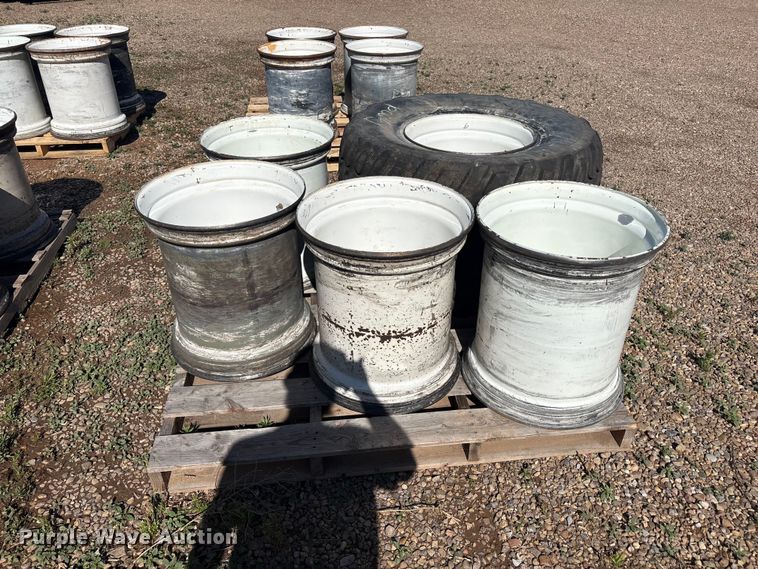 image for item FC2391 (5) 24x22.5 wheels