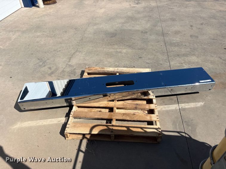 image for item FC2396 Westernstar W4900SF bumper