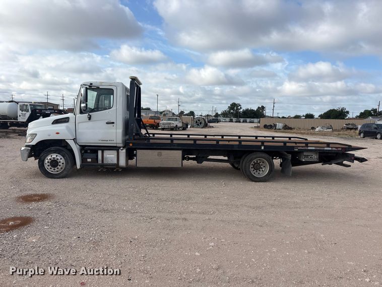 image for item FC2403 2016 Hino 268 rollback truck